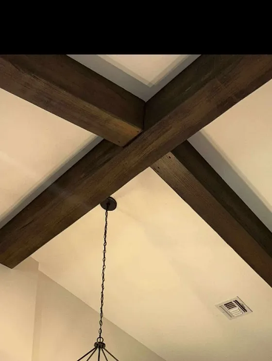 A close view of the beam joint and grain